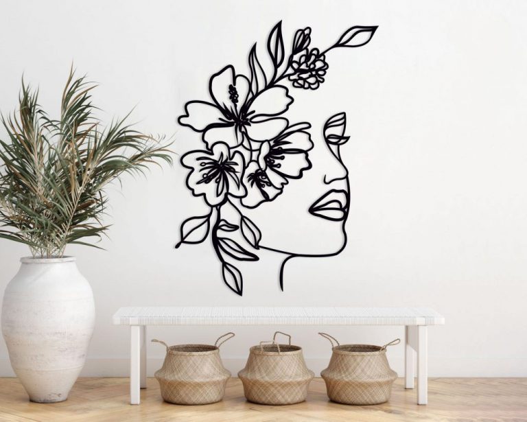 art mural d'une visage d'une femme avec fleurs