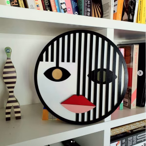 Circle wall art Masque
