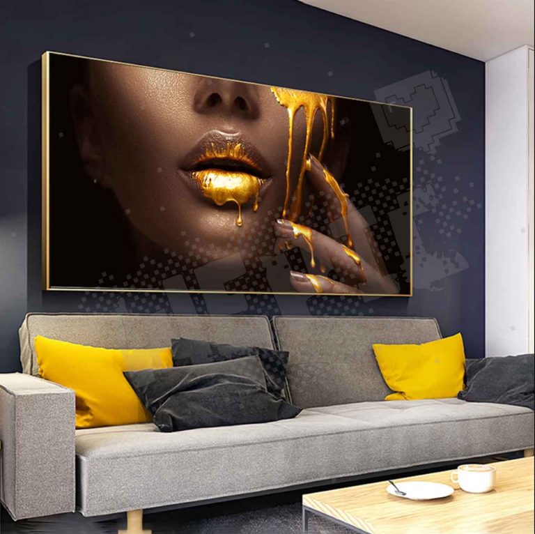 un tableau de lèvres dorées captivant à vendre