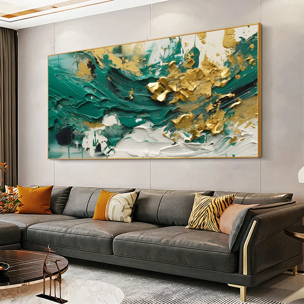 tableau de luxe vert et doré avec peu de blanc cassé et beige