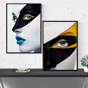 Peinture Moderne Femme aux Lèvres Bleues et Accents Dorés