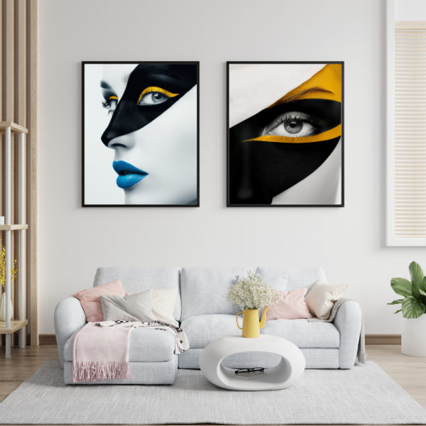 Peinture Moderne Femme aux Lèvres Bleues et Accents Dorés – Image 5