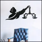Décoration de Cabinet d'Avocats : Thémis en Bois