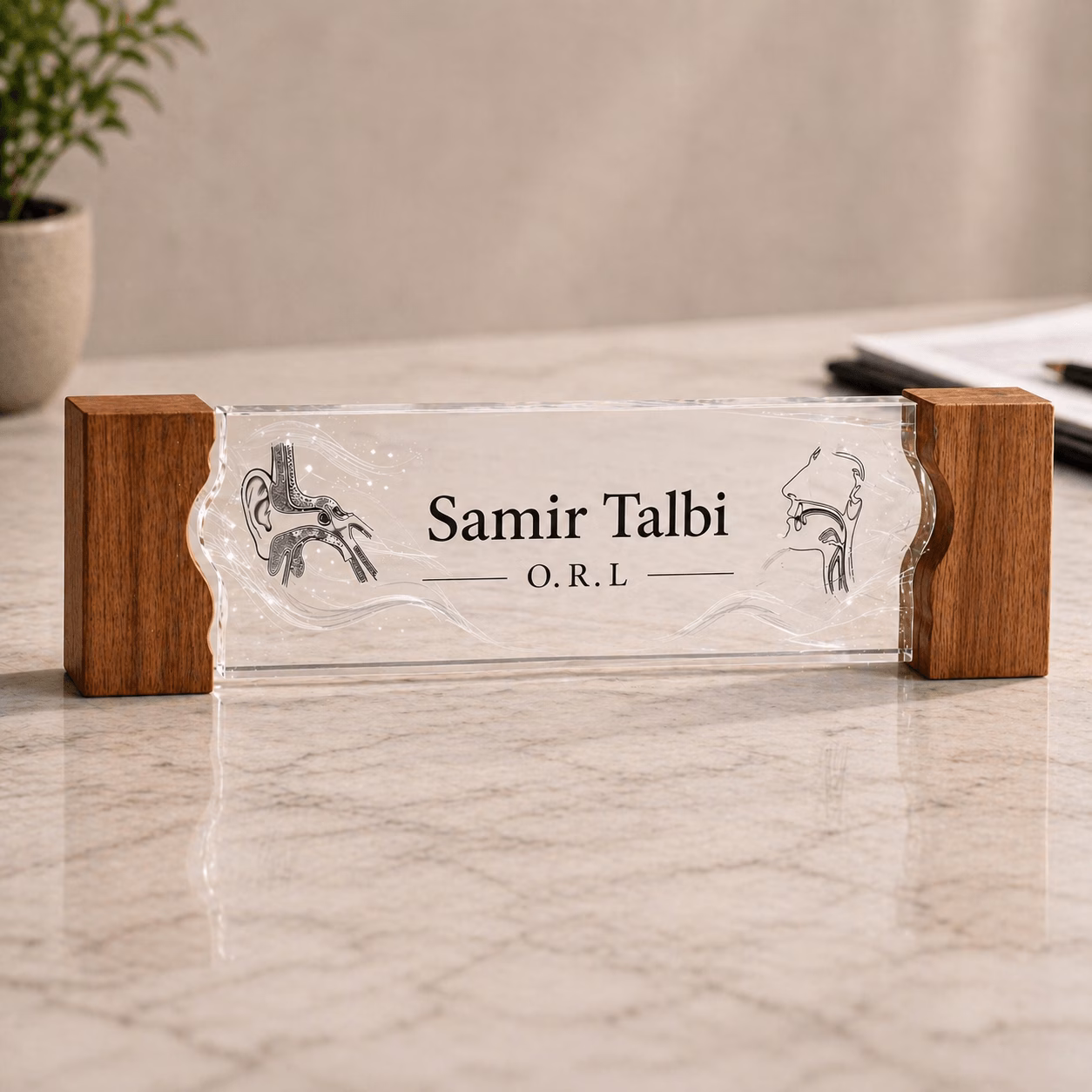 Plaque de bureau personnalisée en bois et plexiglass – Image 2
